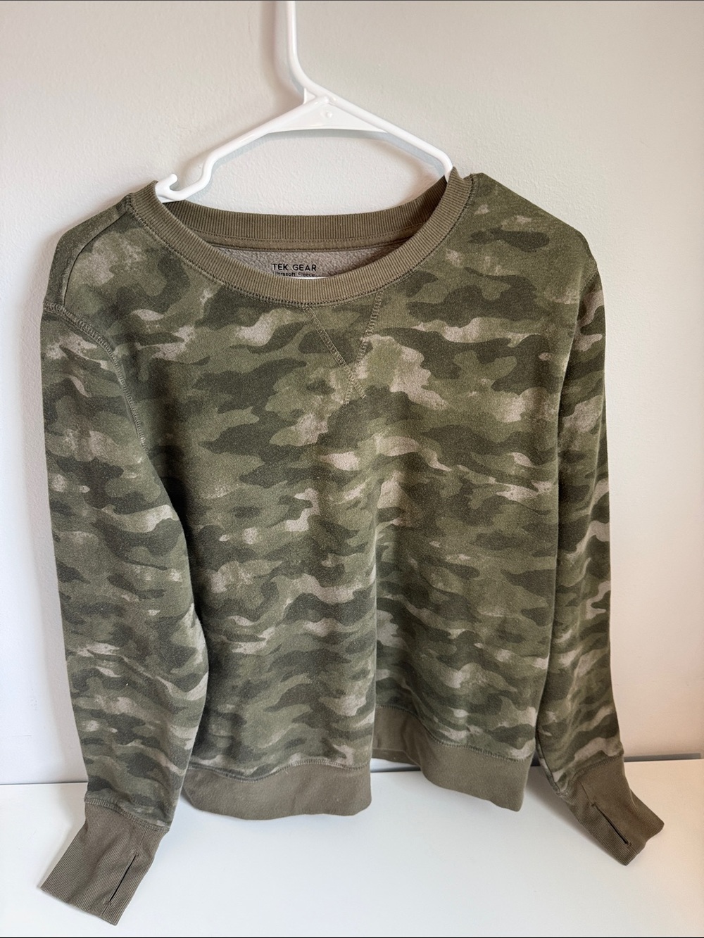 tek gear Men's Green Camo Crewneck Sweater
